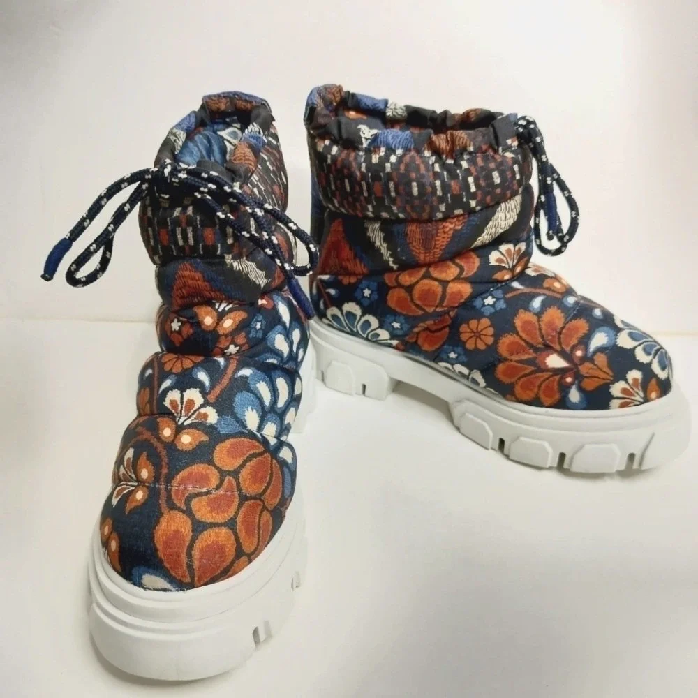 FARM RIO Lug Sole Puffer Bootie Pineapple Flower Women 6.5 Chunky Floral Quilted